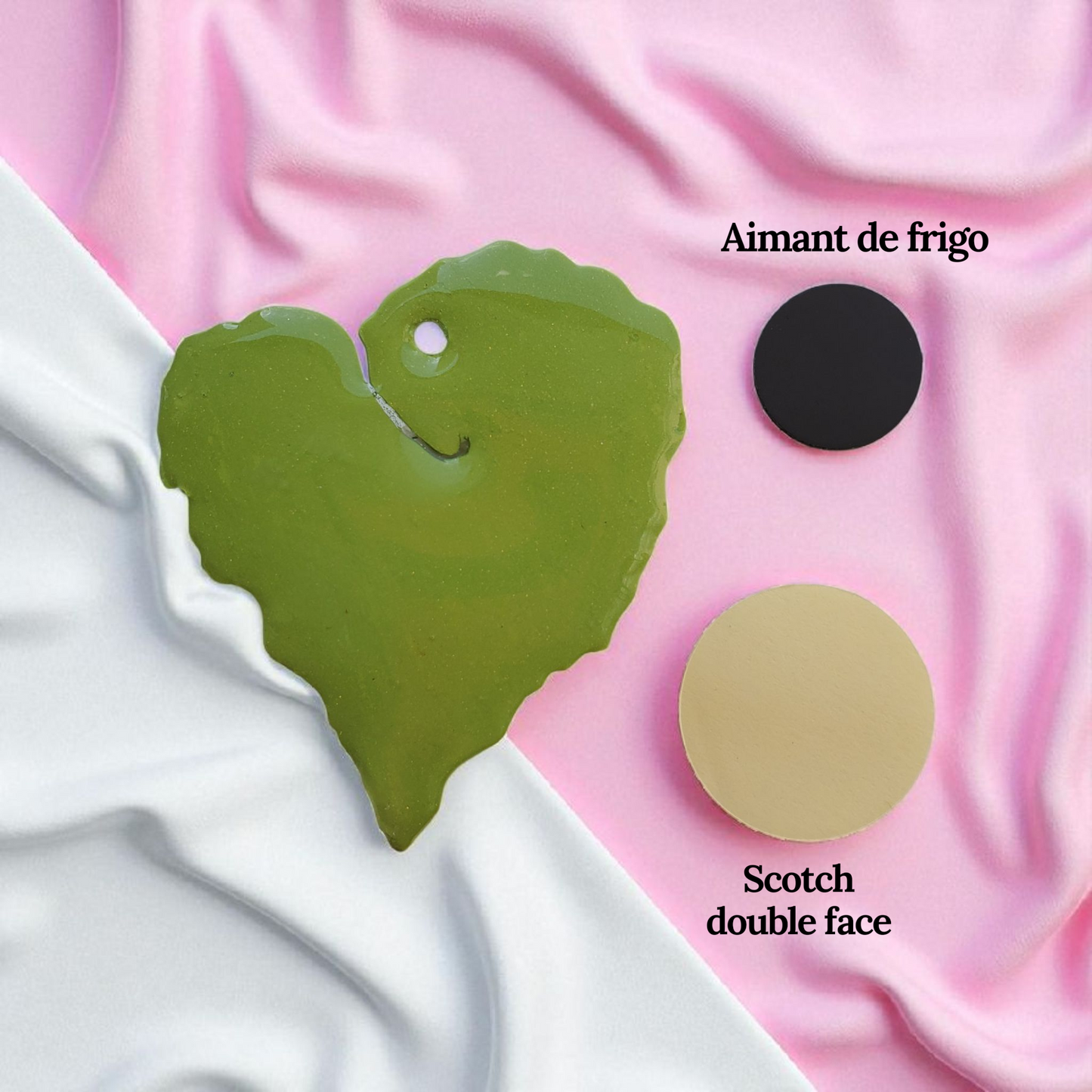 Bijou Chaton joueur blanc et noir - Coeur vert