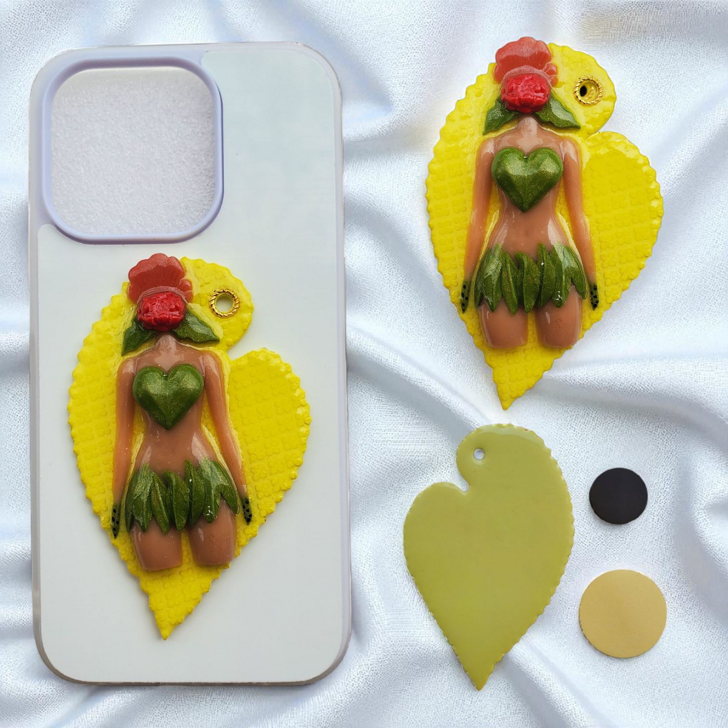 Bijou Eve - De face avec une fleur rouge