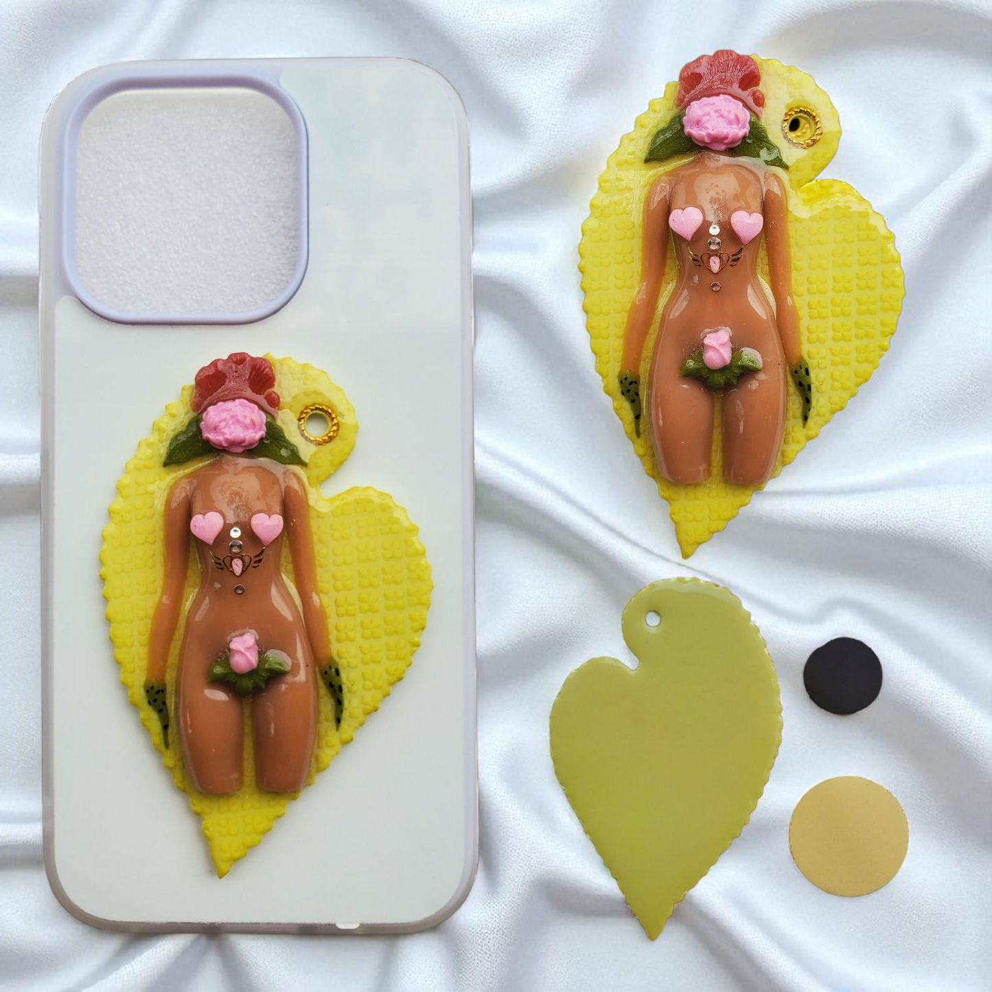 Bijou Eve - De face avec une fleur rose n°1