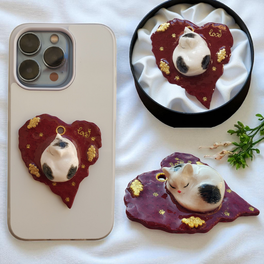 Bijou Chaton endormi blanc et noir - Coeur bordeaux