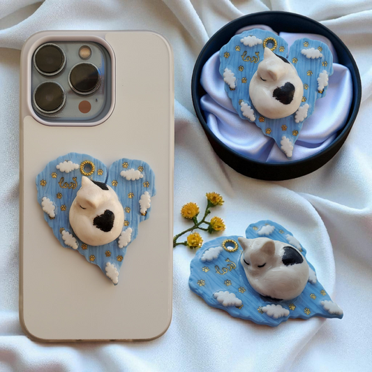 Bijou Chaton endormi blanc et noir - Coeur bleu