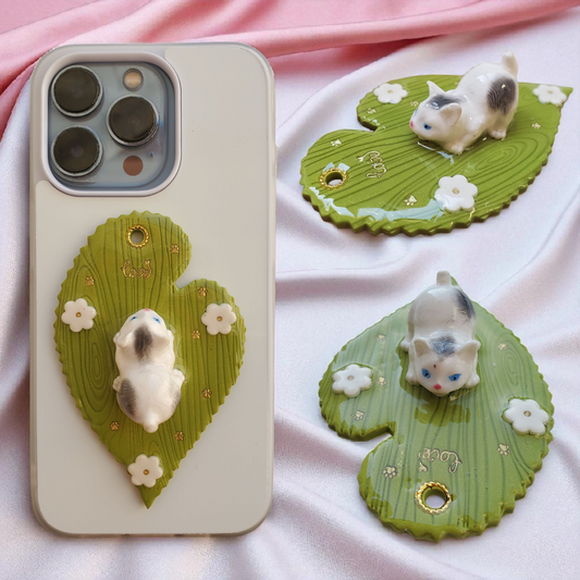 Bijou Chaton joueur blanc et gris - Feuille verte