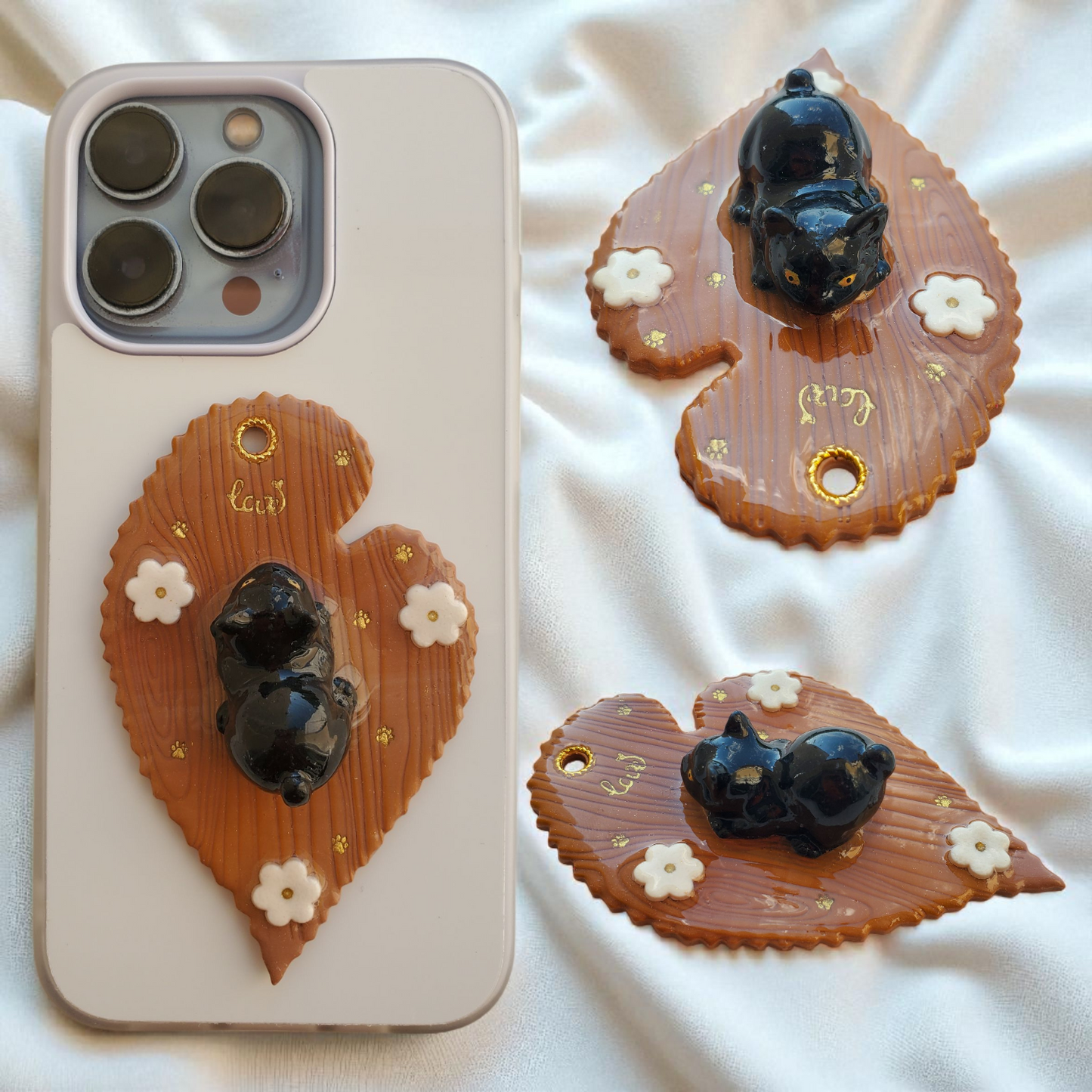 Bijou Chaton joueur noir - Feuille marron